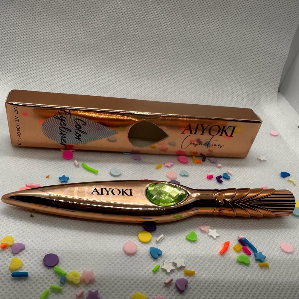 Sailor moon inspo Jupiter green liquid color eyeliner